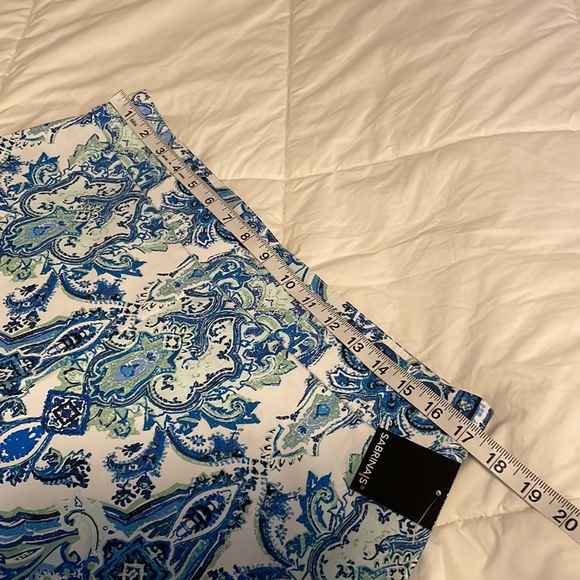 Capris Paisley Print, NWT - Picture 3 of 8